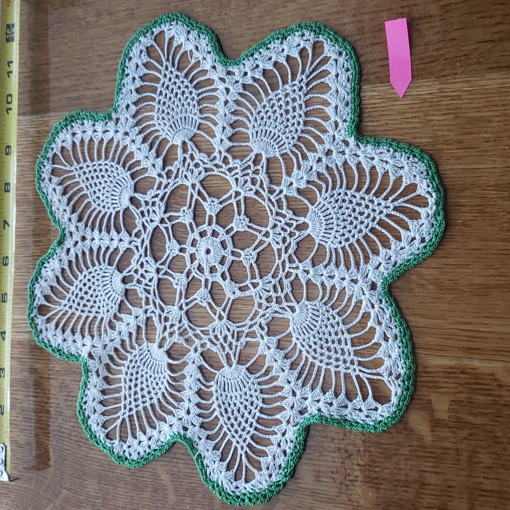 Handmade doili table decor 2 - Picture 2 of 3
